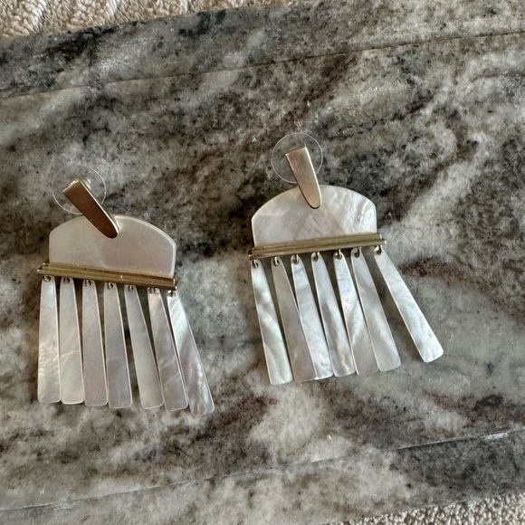 Kendra Scott mother of pearl fringe earrings - Picture 5 of 5